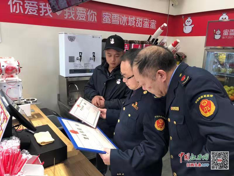 南昌西湖區(qū)市場監(jiān)督管理局系馬樁分局開展春節(jié)前食品安全專項(xiàng)檢查，筑牢節(jié)日安全防線