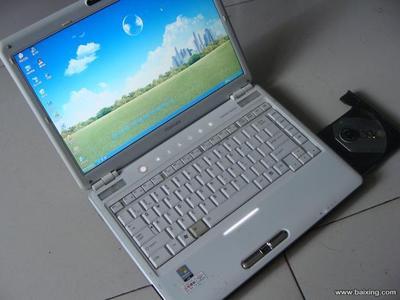 白色東芝筆記本的深情守護與修復——從一臺“本本”看濟南城市的電器溫情與配件抉擇